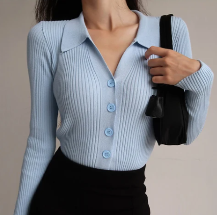 Gerippter Knopf-Pullover mit Kragen